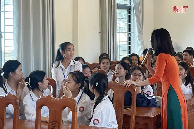 Promouvoir de manière vivante et attrayante l'histoire de Ha Tinh à travers des documents d'archives