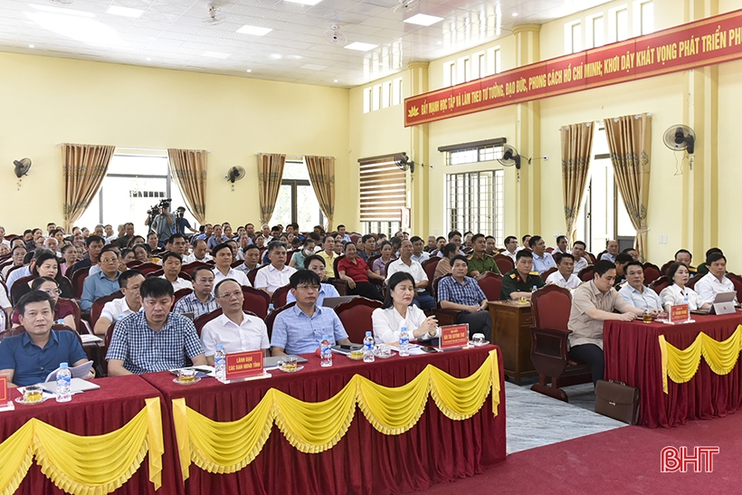 អ្នកបោះឆ្នោតទីក្រុង Hong Linh សង្ឃឹមថា ហេដ្ឋារចនាសម្ព័ន្ធទីក្រុងនឹងបន្តវិនិយោគ។
