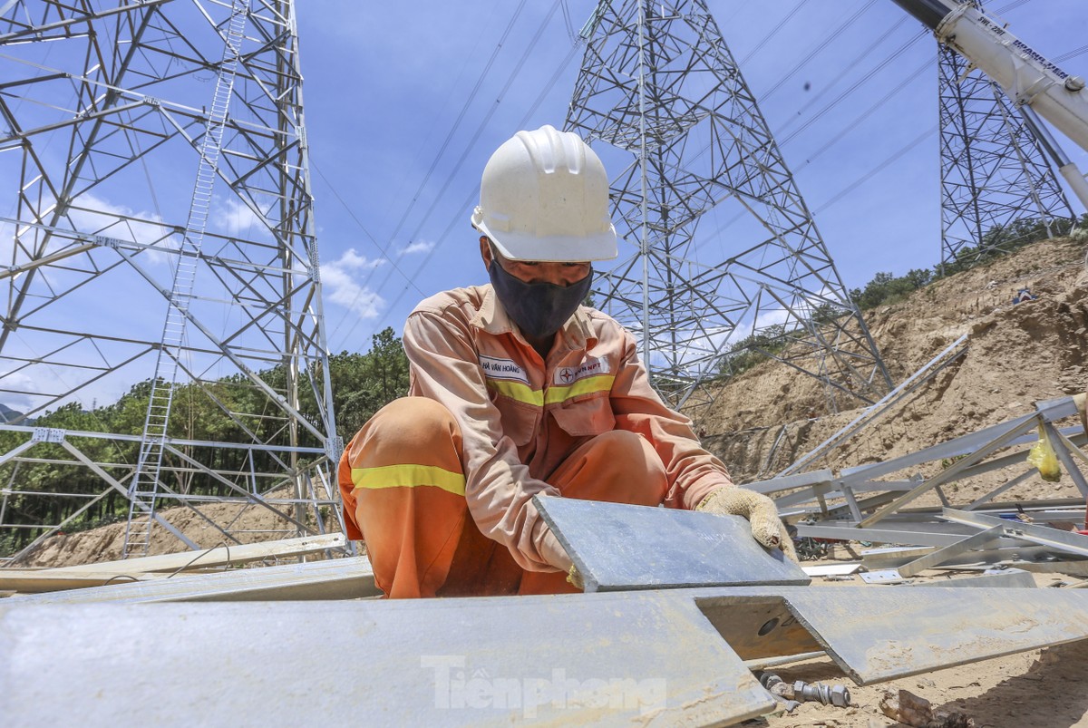 Panorama der 500kV-Leitung 3 durch Ha Tinh vor der Ziellinie Foto 14