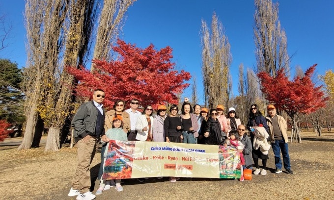 Vietnamese tourists visit Japan tour in November 2023. Photo: Danh Nam Travel