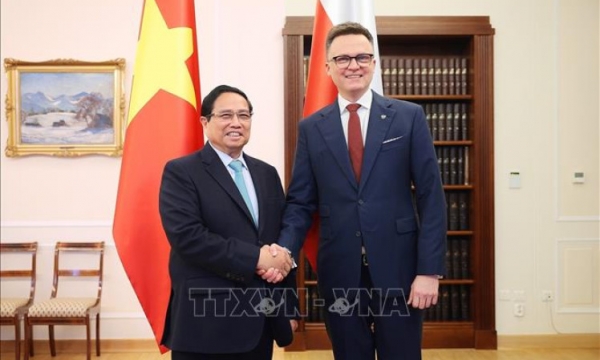 Le Premier ministre Pham Minh Chinh rencontre le président de la Chambre des représentants polonaise Szymon Holownia