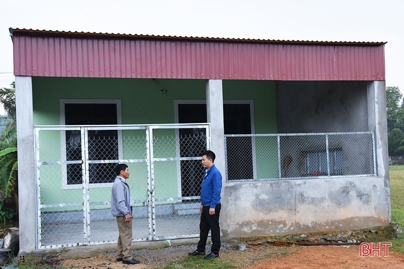 Poor people of Tan Son are grateful to the village chief