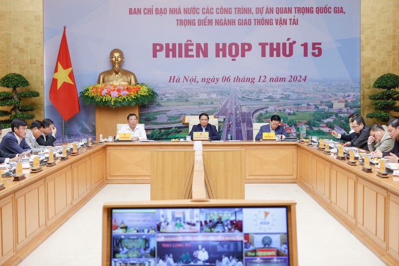 The 15th meeting aims to inspect and urge the work after the 14th meeting and discuss solutions, continue to remove difficulties and obstacles, and speed up the progress of works and projects - Photo: VGP/Nhat Bac