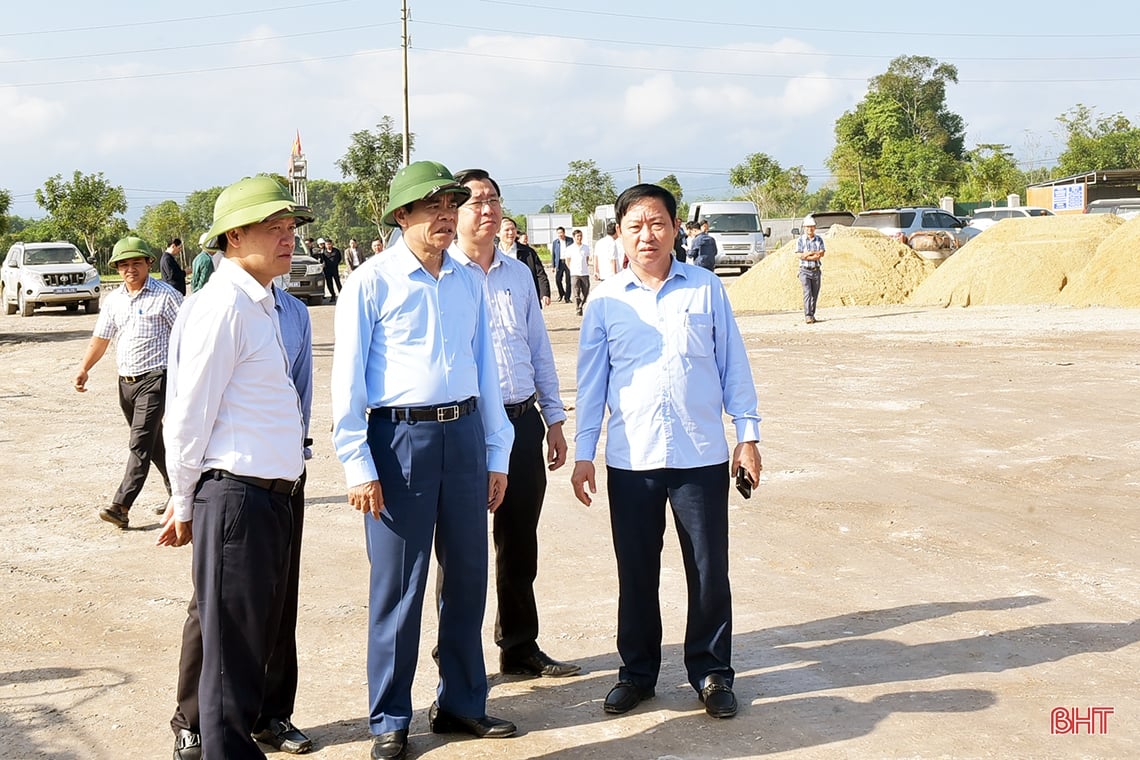 Mettre l'accent sur la mise en conformité de Huong Khe avec les nouvelles normes rurales avant octobre 2024