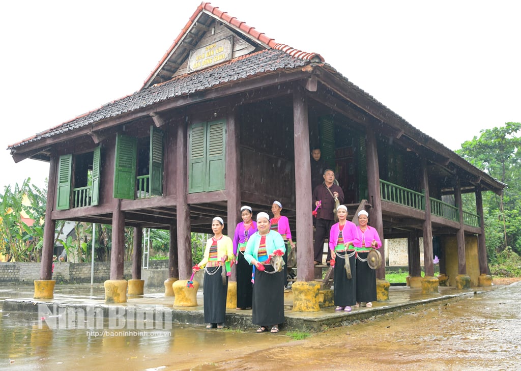 Die Person, die dazu beigetragen hat, die Seele der Muong-Kultur in Quang Lac zu bewahren