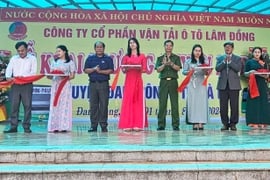 Apertura de la ruta de autobús Da Lat-Dam Rong