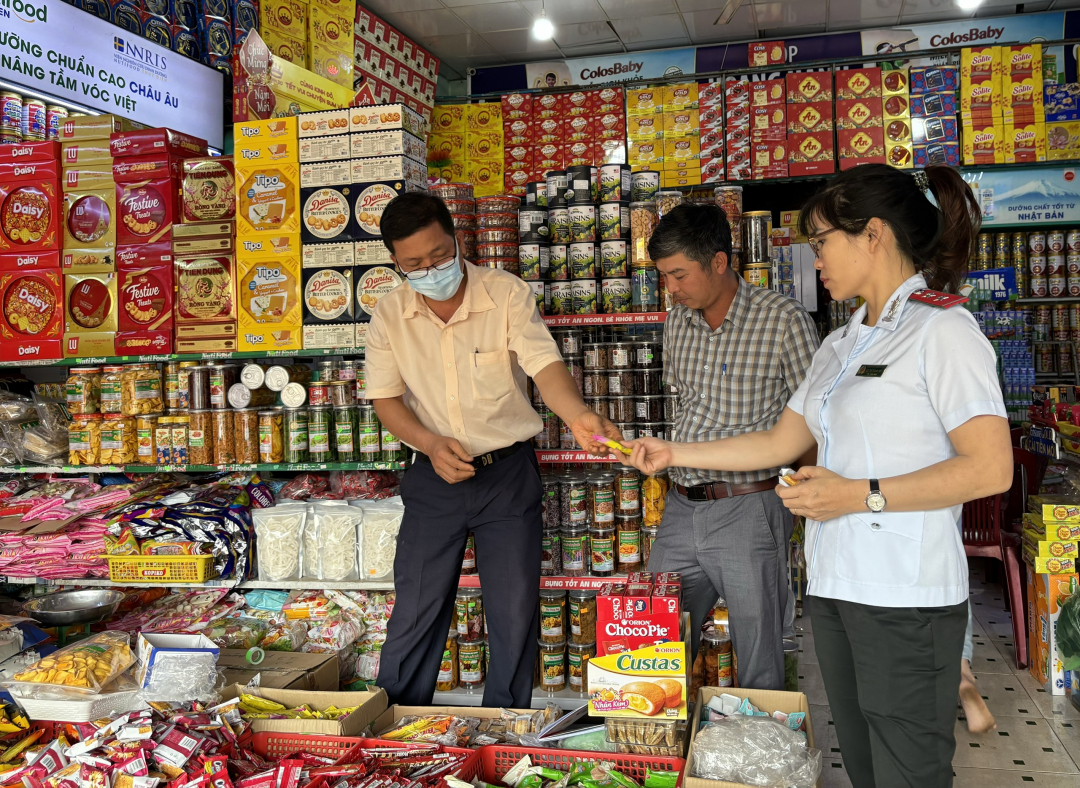 Đoàn kiểm tra liên ngành kiểm tra cơ sở kinh doanh tại huyện Ea Hleo