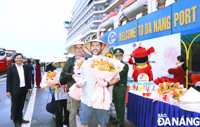 クルーズ船の乗客はダナンの観光名所を1日かけて訪れることができる。写真：NGOC HA