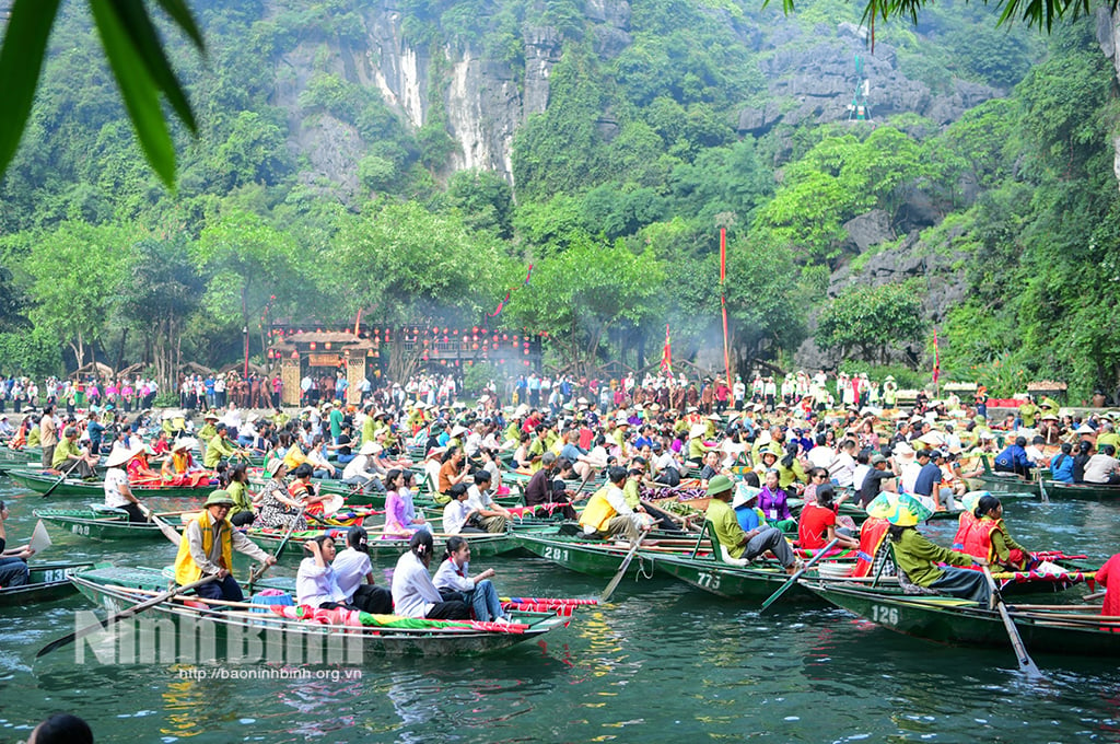 Lễ hội sắc vàng Tam Cốc Tràng An