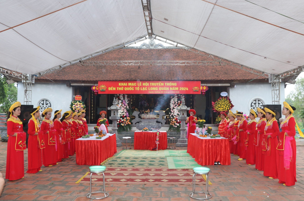 សកម្មភាពធ្វើពិធីនៅពិធីបុណ្យប្រពៃណីនៃប្រាសាទបុព្វបុរសជាតិ Lac Long Quan ឆ្នាំ 2024 នៅសង្កាត់ Xich Dang វួដ Lam Son (ទីក្រុង Hung Yen)