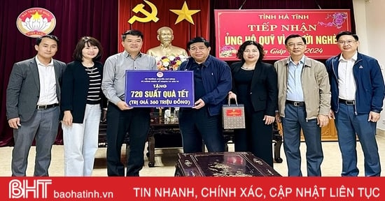 Bộ Kế hoạch và Đầu tư trao 720 suất quà tết cho người nghèo Hà Tĩnh