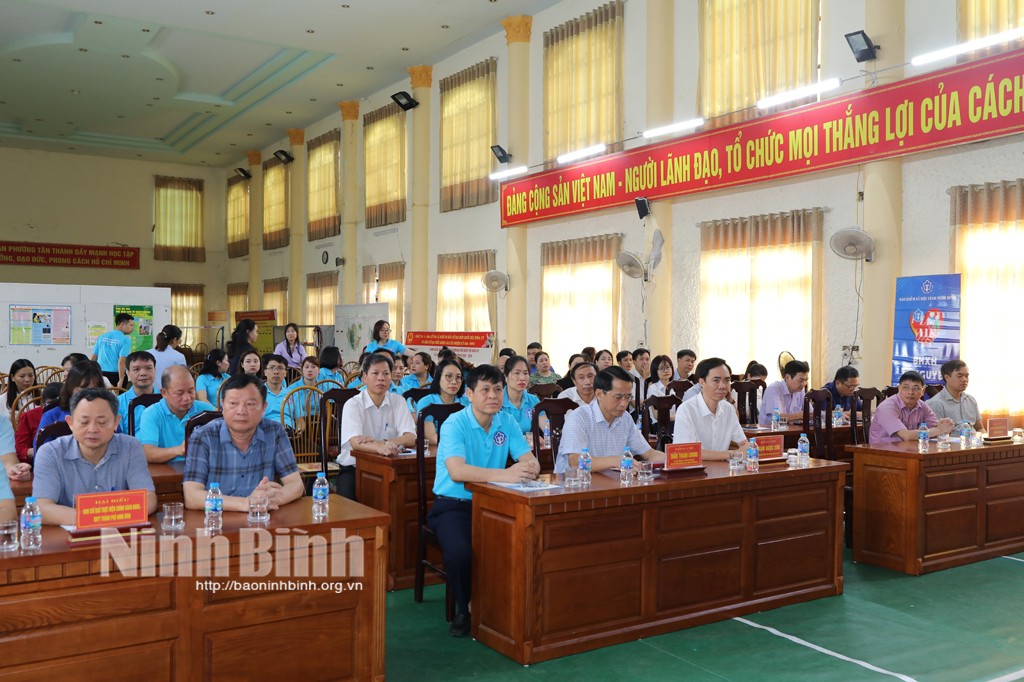 Thành phố Ninh Bình ra quân tuyên truyền vận động nhân dân tham gia BHYT BHXH tự nguyện