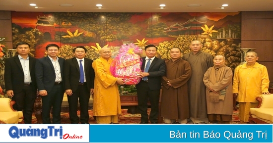 The Executive Committee of the Vietnam Buddhist Sangha of the province visited and wished a happy new year to the Standing Committee of the Provincial Party Committee