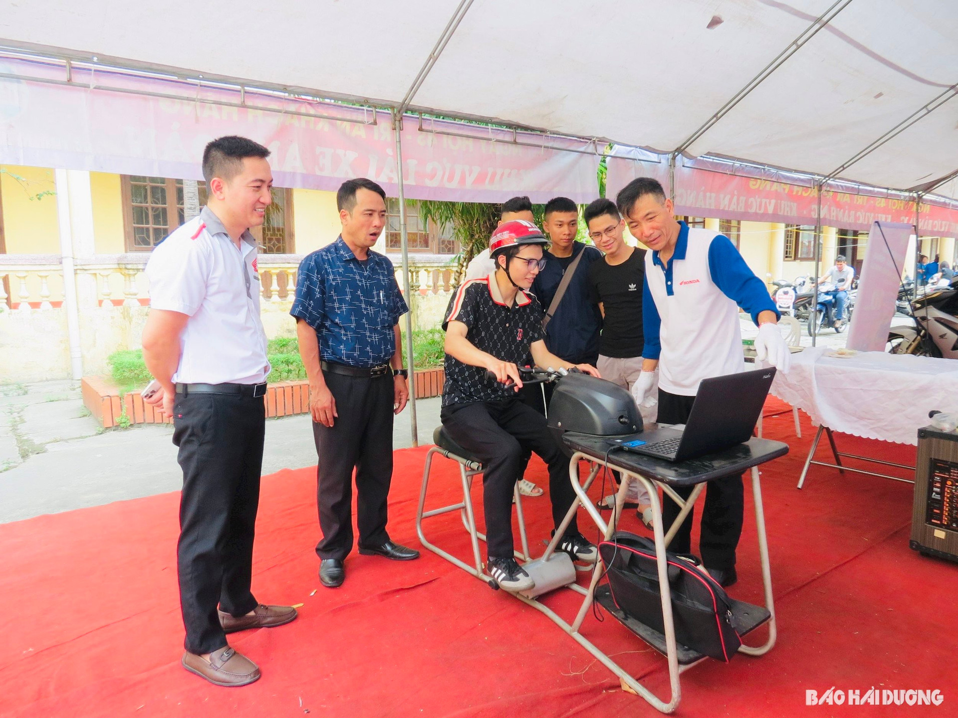 20f1bf77bba21bfc42b3.jpg