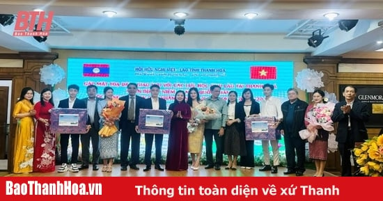 Encuentro e intercambio con estudiantes laosianos en Thanh Hoa