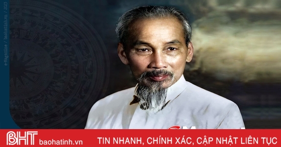 Le génie Ho Chi Minh avec la victoire glorieuse de la Révolution d'Août