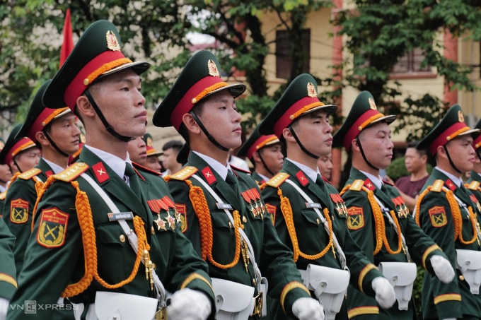 Défilé pour célébrer le 70e anniversaire de la victoire de Dien Bien Phu. Photo : Ngoc Thanh