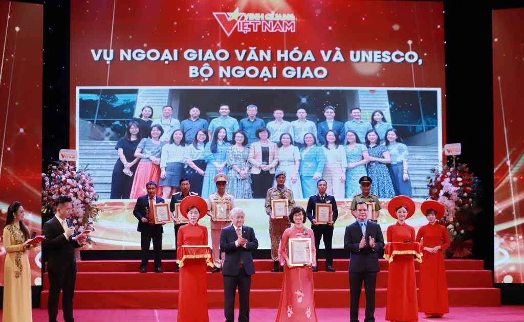 "Vinh quang Việt Nam" năm 2024 tôn vinh 20 tập thể, cá nhân xuất sắc