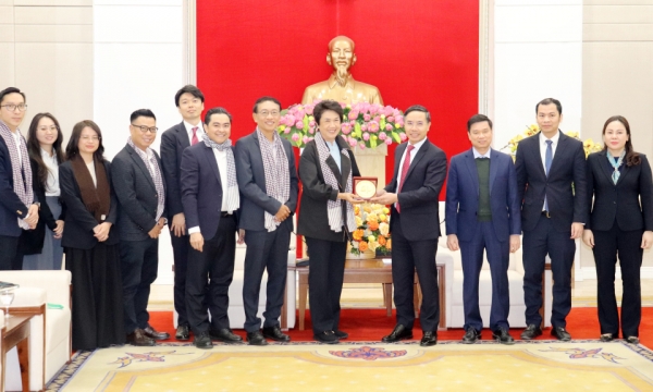 Chairman of the Provincial People's Committee received Amata Group