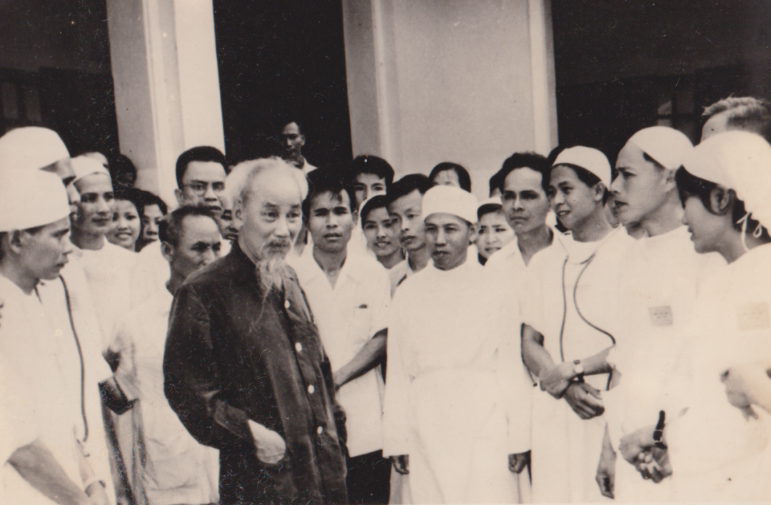 President Ho Chi Minh instructed the staff, employees, doctors and nurses of Nam Dinh Provincial Hospital on May 21, 1963, to carry out the spirit of responsibility in serving patients 