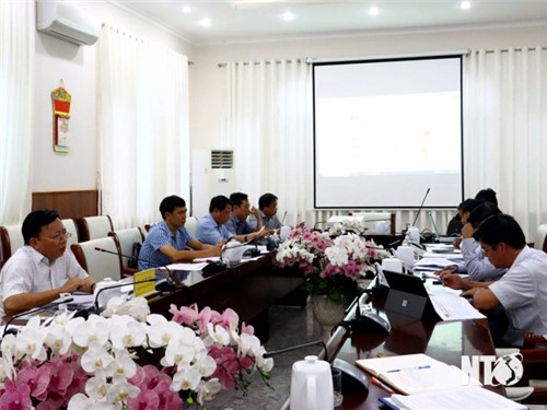 El Comité Popular Provincial celebró una reunión para escuchar el informe sobre el Proyecto para Ajustar la Planificación de la Construcción del Distrito de Thuan Nam