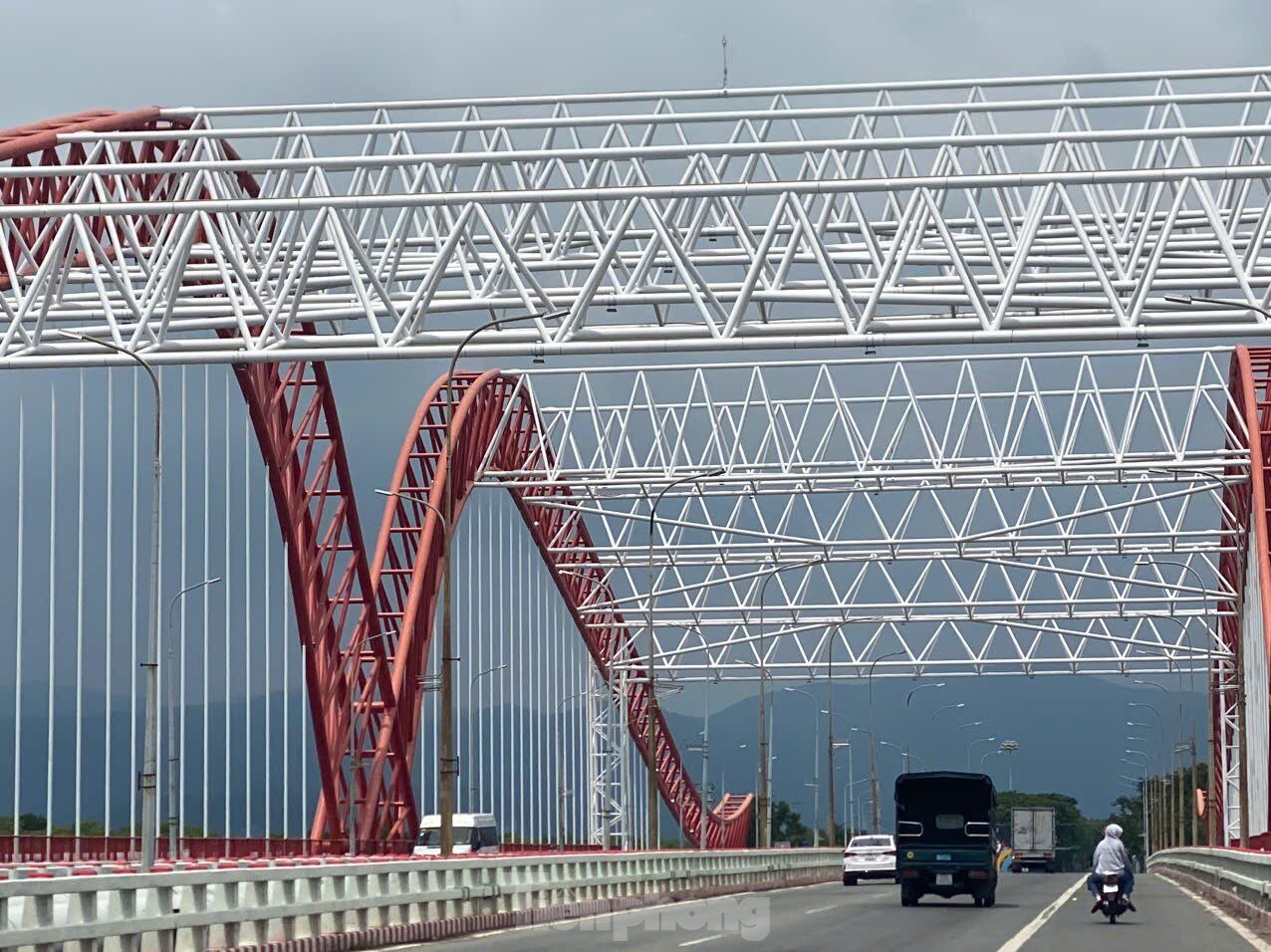 Close-up of the bridge shaped like a seagull spreading its wings in Ba Ria - Vung Tau photo 18