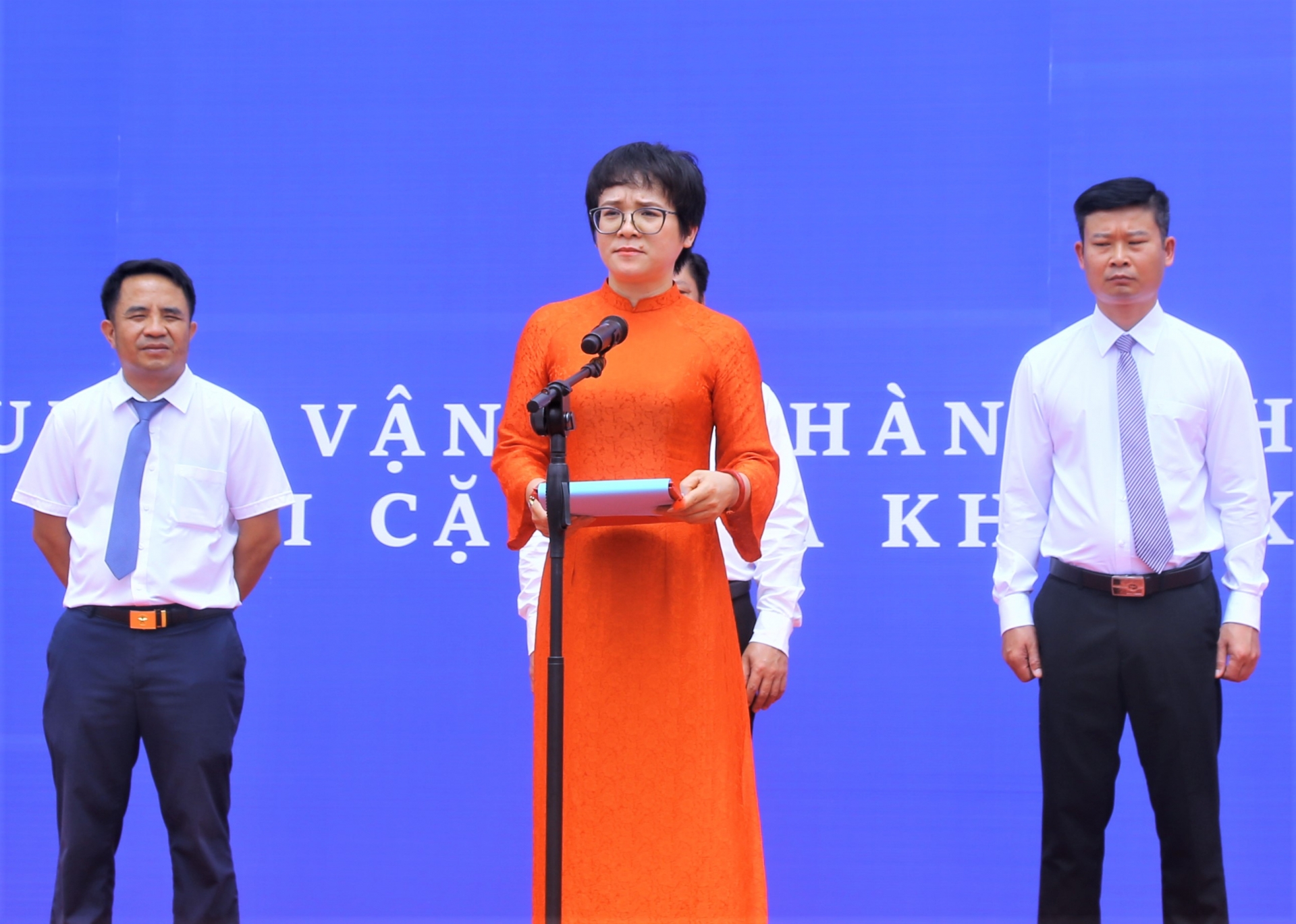Deputy Director of the Department of Transport Nguyen Thu Thuy spoke at the ceremony.