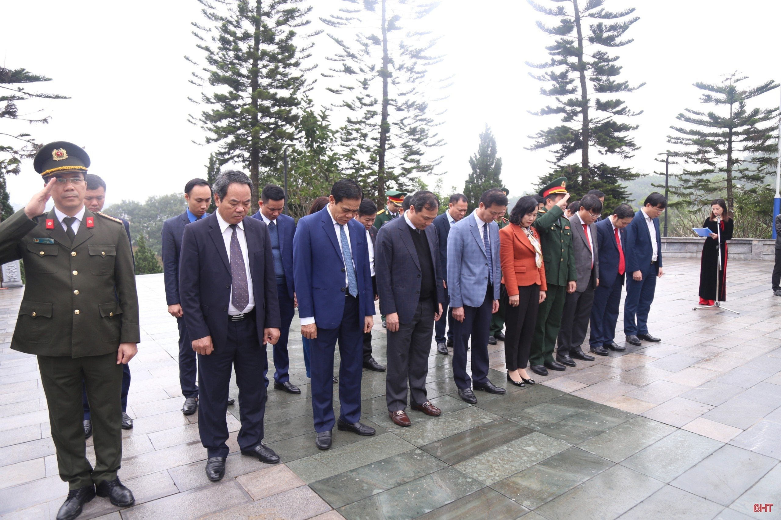 Ha Tinh leaders offer incense at red addresses on the occasion of the 94th anniversary of the Party's founding