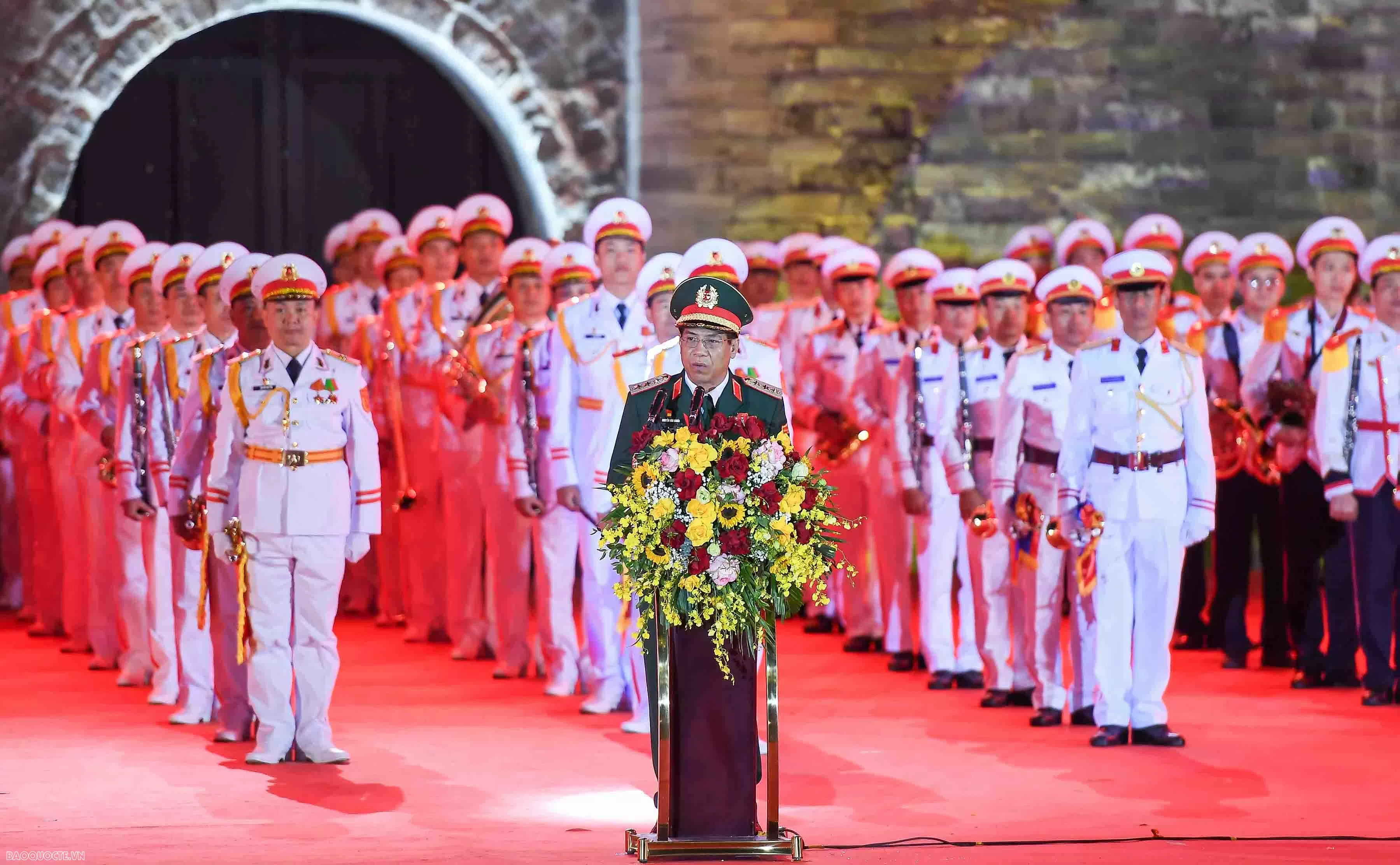 Gần 200 quân nhân các nước ASEAN diễu hành qua đường phố Hà Nội