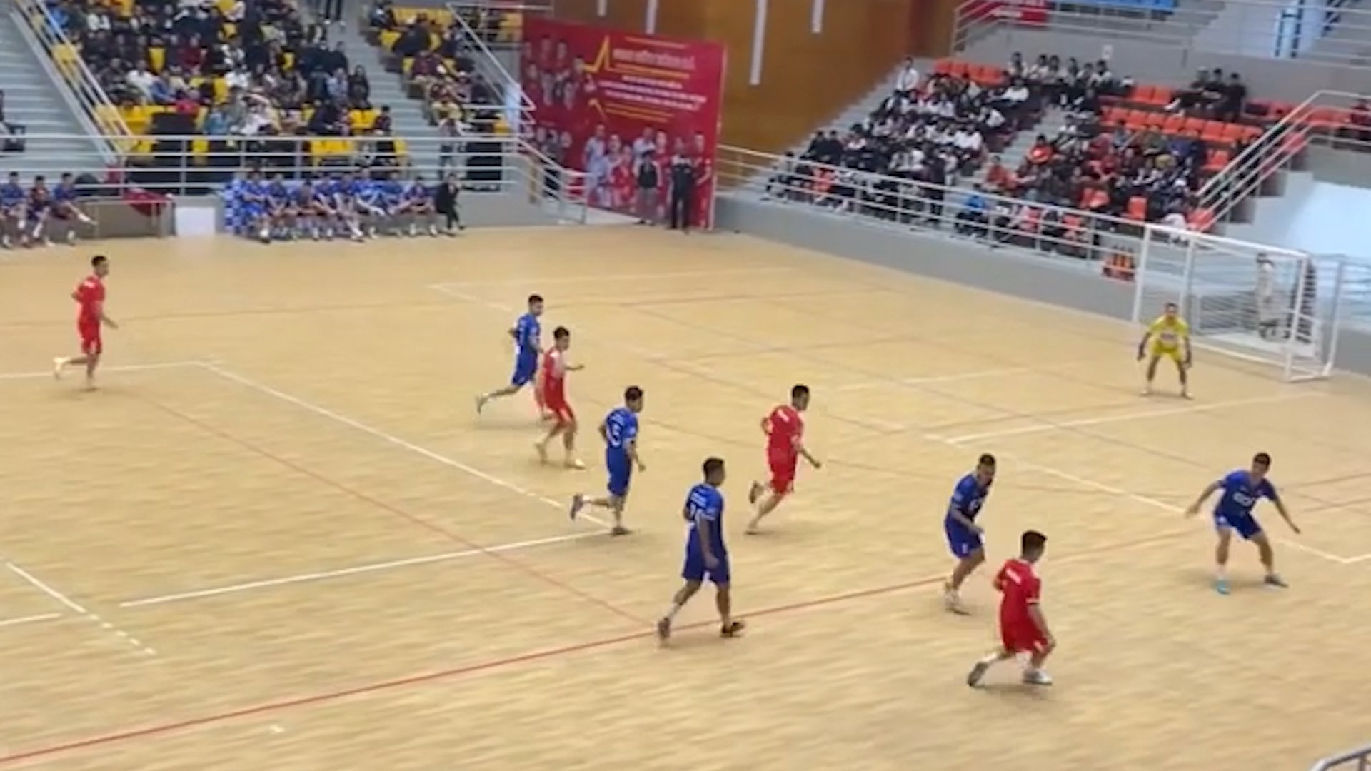 Quang Hải, Duy Mạnh cùng Văn Quyết bất ngờ chơi futsal: Sự thật là…- Ảnh 2.