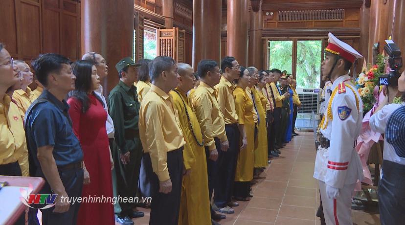 ผู้แทนเข้าร่วมการประชุมแนวร่วมปิตุภูมิจังหวัดจุดธูปเทียนที่โบราณสถานกิมเหลียน