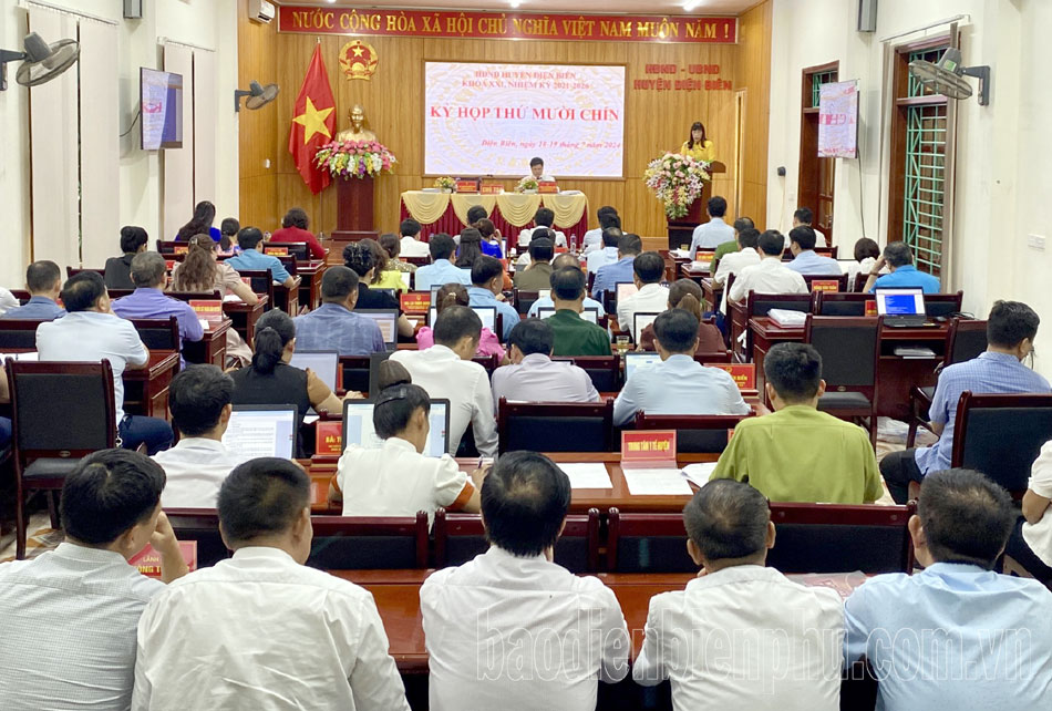 Dien Bien District People's Council held the 19th session to elect the Chairman of the District People's Committee.