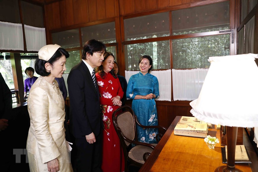 Japanischer Kronprinz und Prinzessin besuchen Reliquienstätte von Präsident Ho Chi Minh