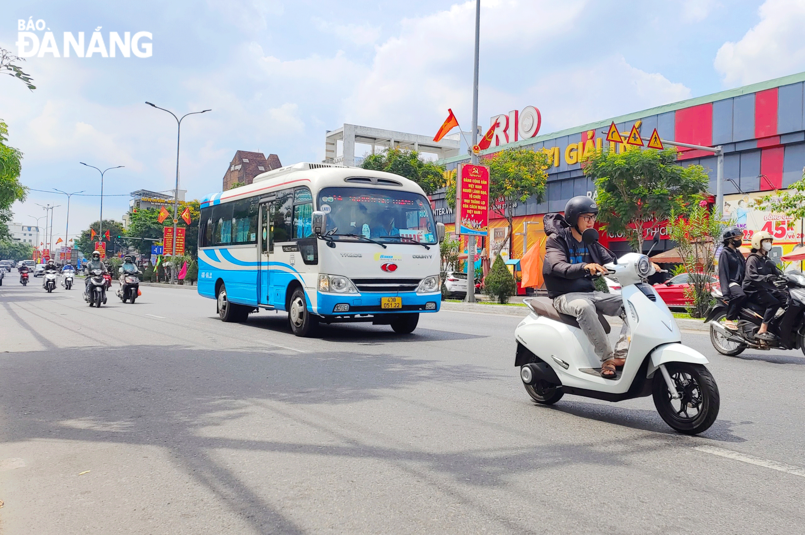 Le covoiturage a eu un impact majeur sur les entreprises de transport traditionnelles. Photo : CHIEN THANG