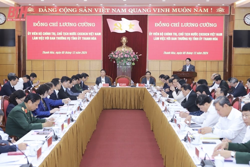 Le président Luong Cuong travaille avec le Comité permanent du Comité provincial du Parti de Thanh Hoa