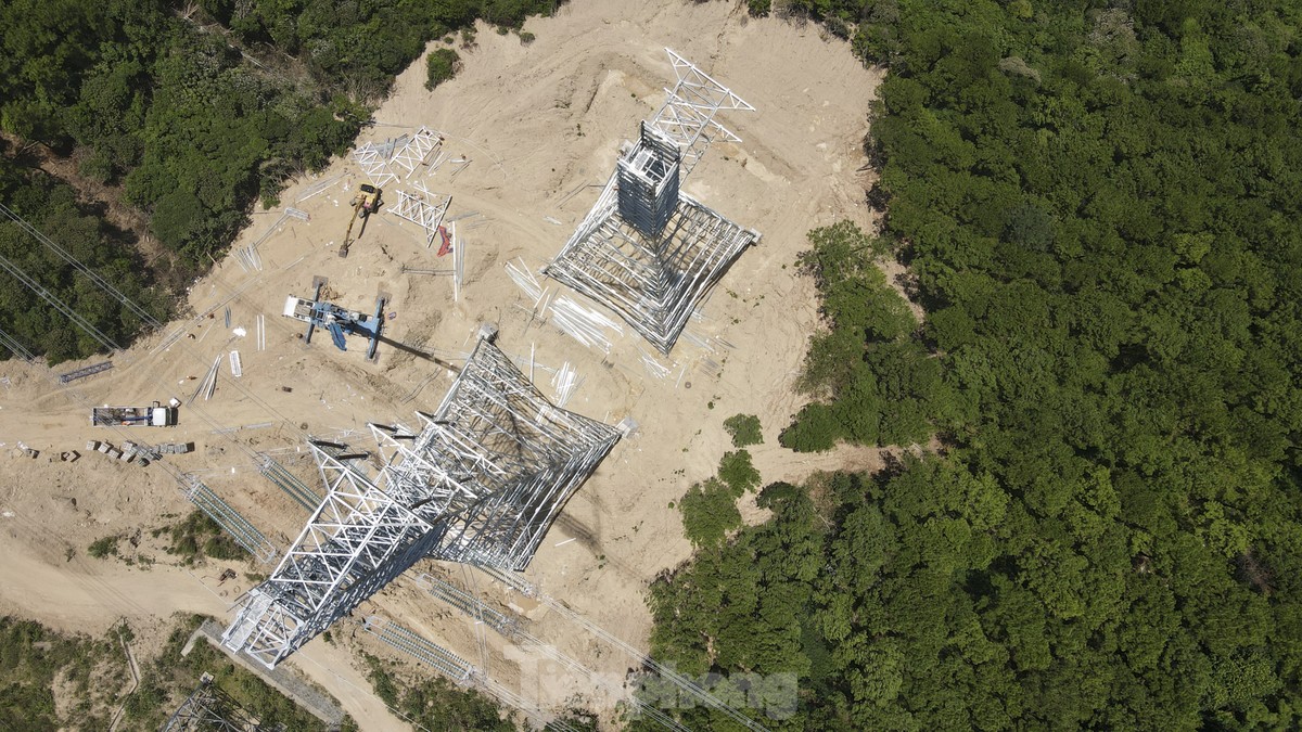 Panorama der 500kV-Leitung 3 durch Ha Tinh vor der Ziellinie Foto 11