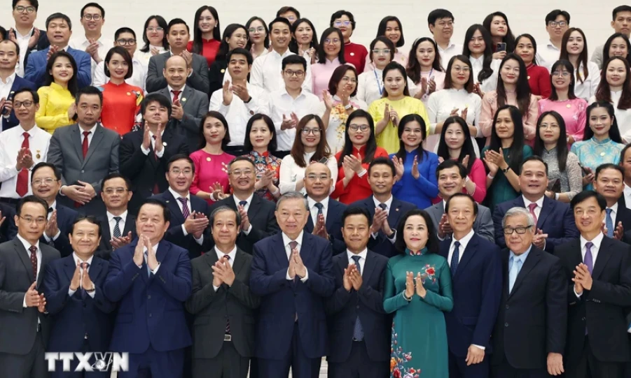 Discours du Secrétaire général lors de la réunion avec les représentants des enseignants et des gestionnaires - Lang Son Newspaper: Actualités récentes, précises et fiables