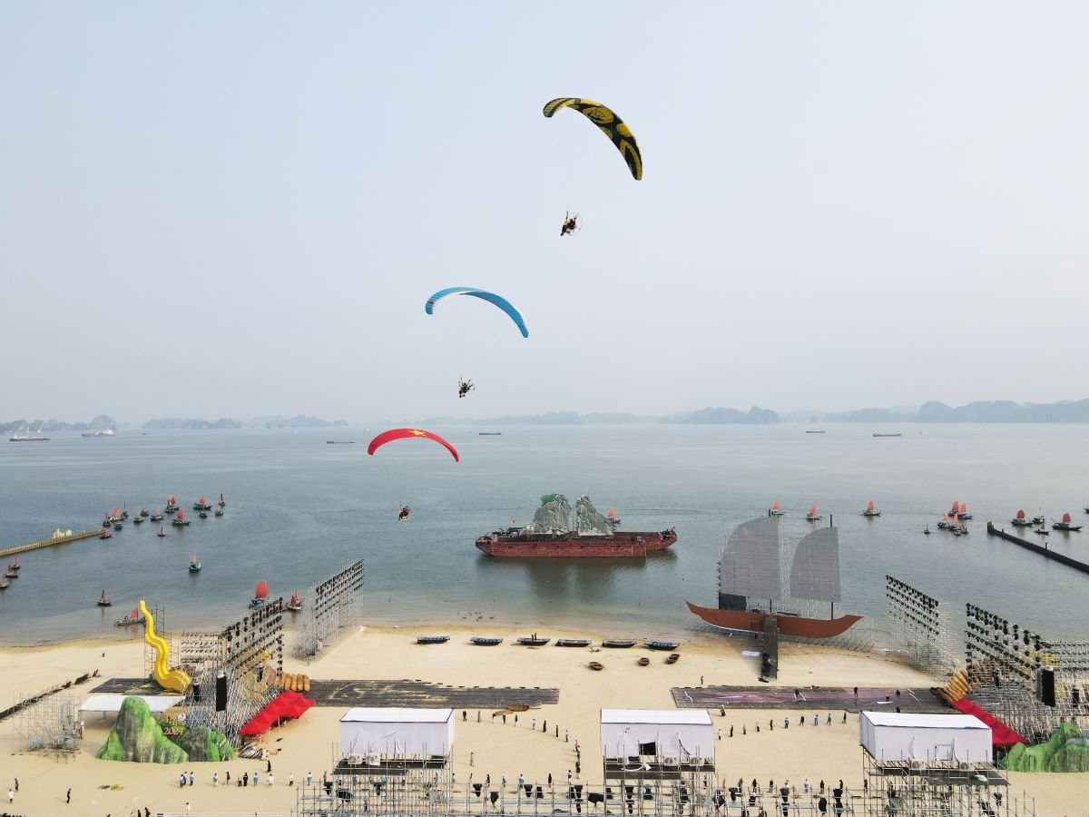 Une scène « géante » sur la plage au service du Carnaval d'Ha Long 2024