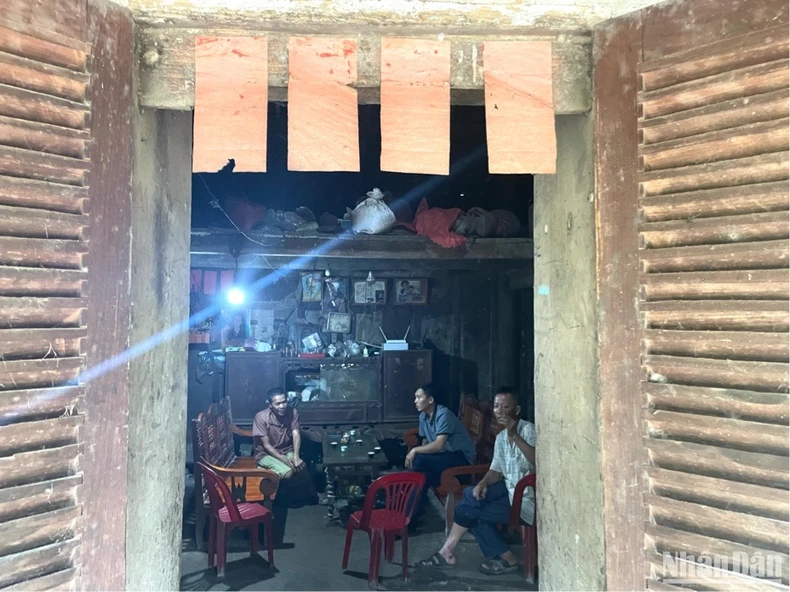 Einzigartige Architektur mit Stampflehmhäusern und Yin-Yang-Dächern des Dao Tien-Volkes in Cao Bang, Foto 5