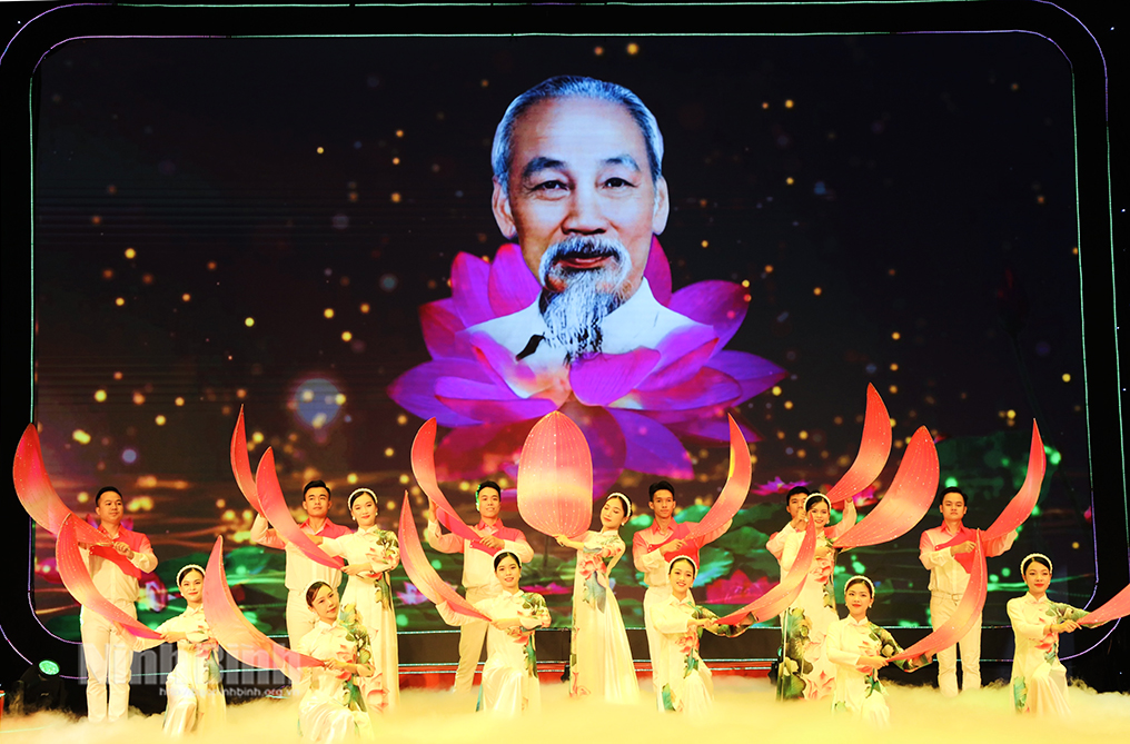 Celebración solemne del 55º aniversario de la implementación del Testamento del Presidente Ho Chi Minh y del 65º aniversario de la visita del Tío Ho a Ninh Binh