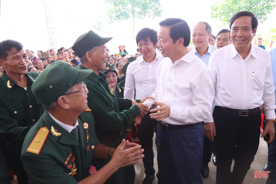 El viceprimer ministro Tran Hong Ha se une al gran festival de solidaridad en Ha Tinh