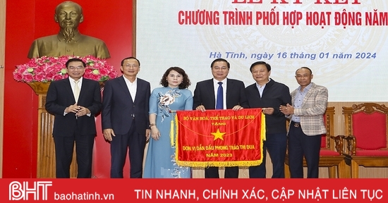 Hà Tĩnh nhận Cờ thi đua xuất sắc của Bộ Văn hóa