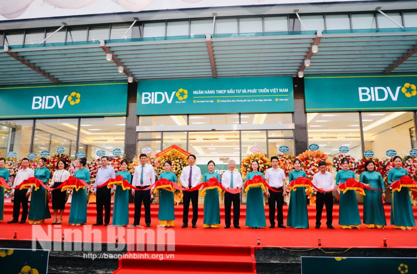 BIDV สาขา Tam Diep เฉลิมฉลองครบรอบ 10 ปีและเปิดสำนักงานใหญ่แห่งใหม่