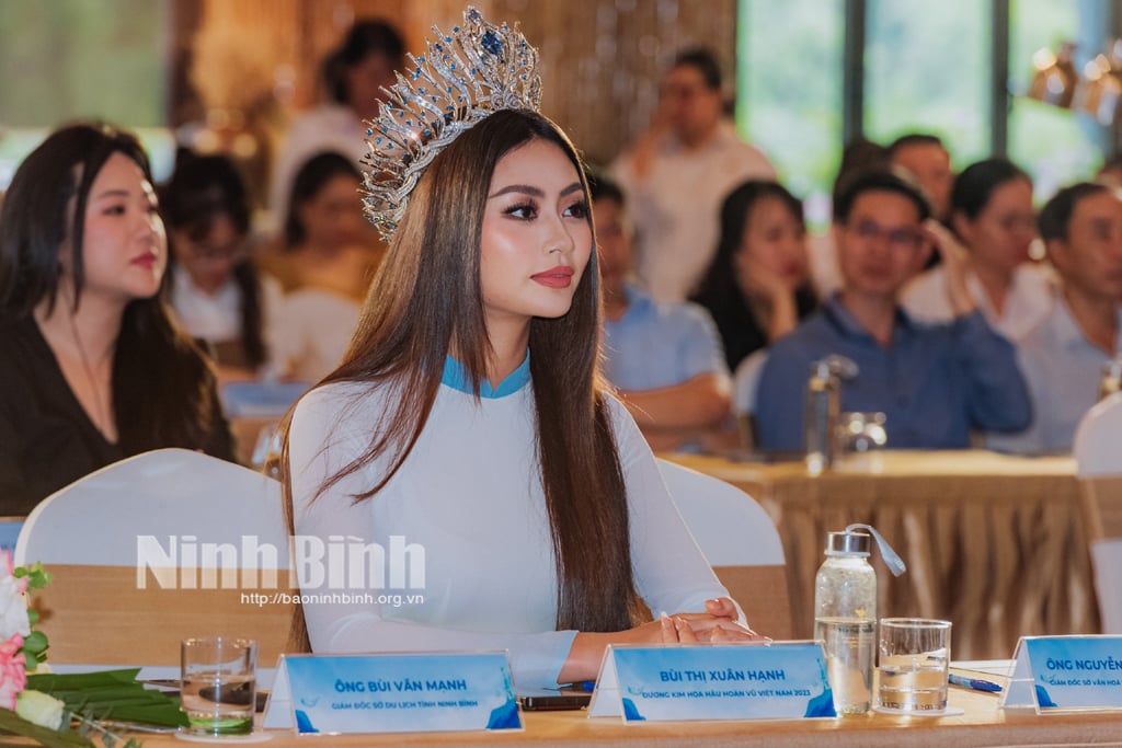 Miss Universo Vietnam Bui Thi Xuan Hanh quiere contribuir y utilizar su influencia para presentar y promover la cultura turística de Ninh Binh.