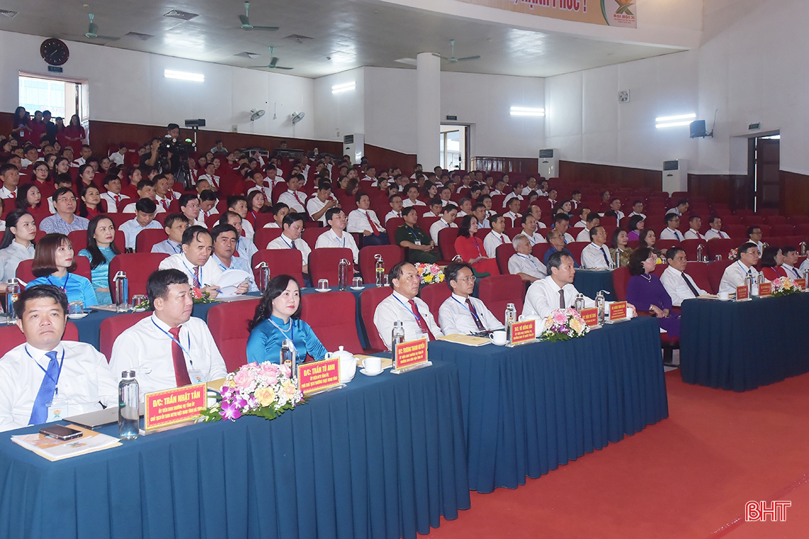 Séance solennelle du Congrès de l'Association des agriculteurs de Ha Tinh pour le mandat 2023-2028