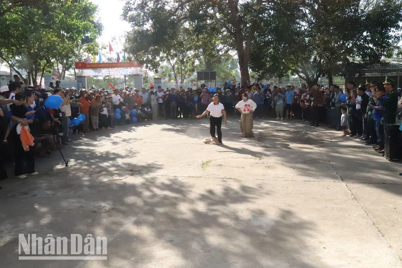 [Ảnh] “Xuân biên phòng - Ấm lòng dân bản” - Tết Giáp Thìn 2024 ở Đắk Lắk ảnh 15