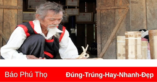 Người bảo tồn, truyền dạy nhạc cụ Raglay ở Ma Nới