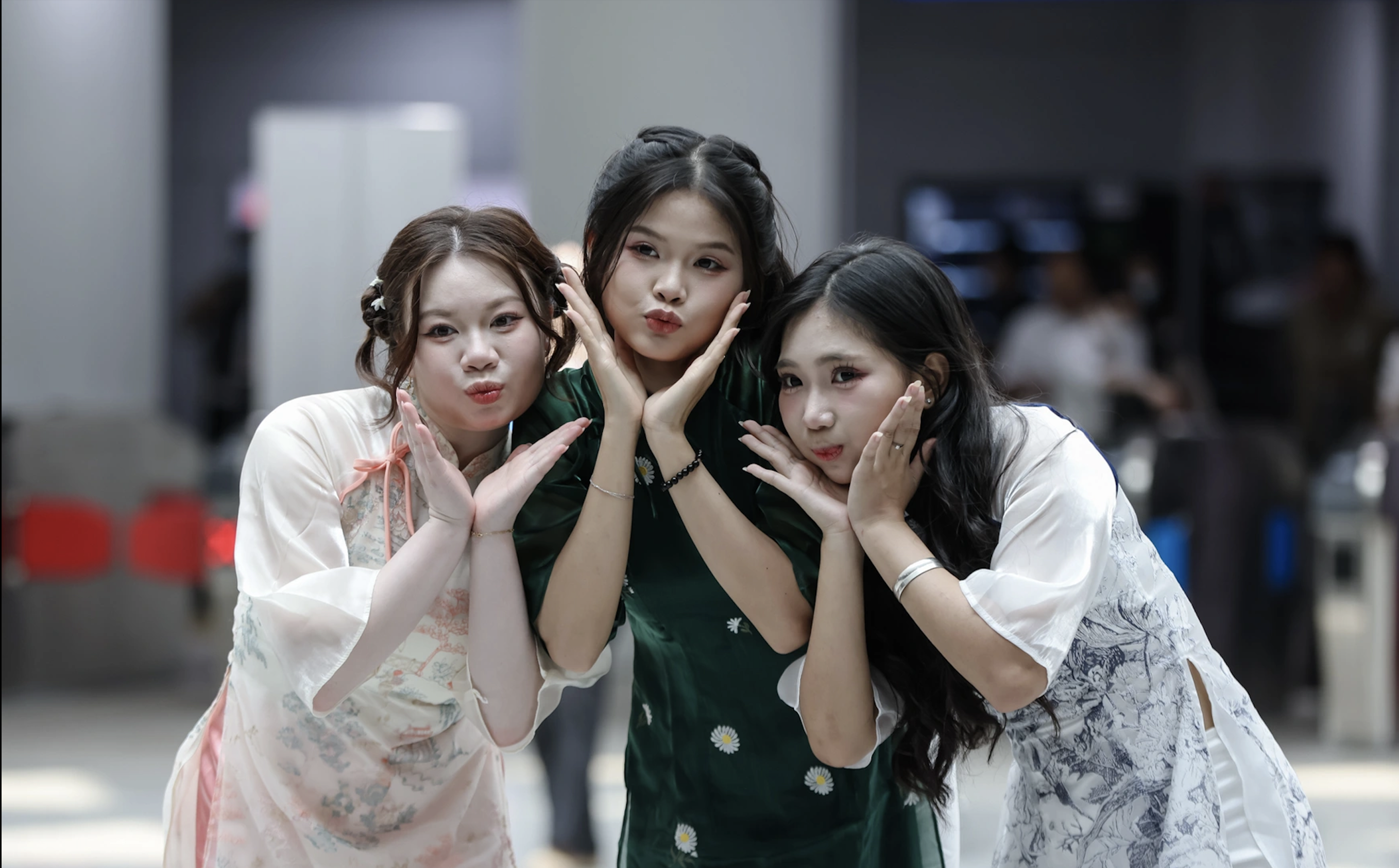 Young people wearing Ao Dai take Metro Line 1 on the last day of free tickets