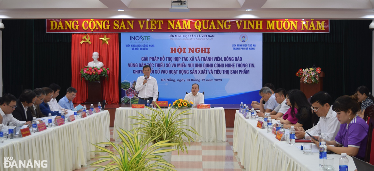 Quang cảnh hội nghị triển khai giải pháp hỗ trợ hợp tác xã và thành viên vùng đồng bào dân tộc thiểu số, miền núi ứng dụng công nghệ thông tin, chuyển đổi số trong hoạt động sản xuất, tiêu thụ sản phẩm. Ảnh: HOÀNG HIỆP