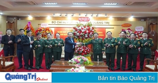 Le président par intérim du Comité populaire provincial, Ha Sy Dong, a visité des unités militaires à l'occasion du Jour de la fondation de l'Armée populaire du Vietnam